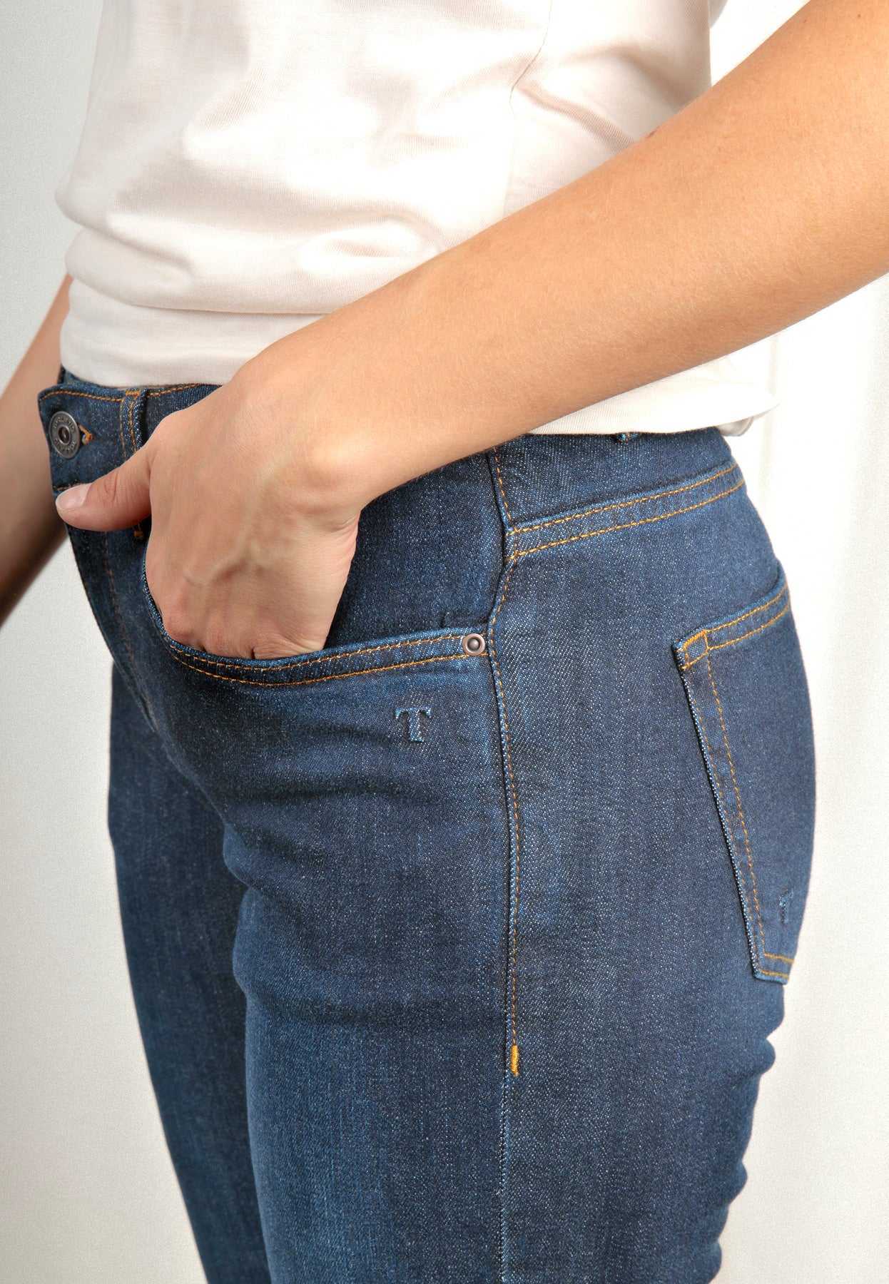 TERESA Regular Fit Damenjeans - Black / Dark Indigo